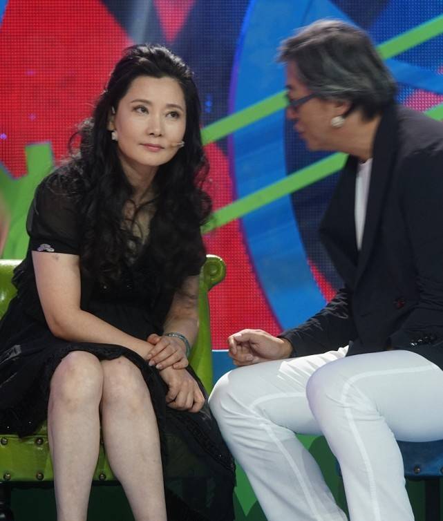 何赛飞:和丈夫坚持丁克10年愁怀婆婆,36岁意外生子全家乐开怀_杨九红