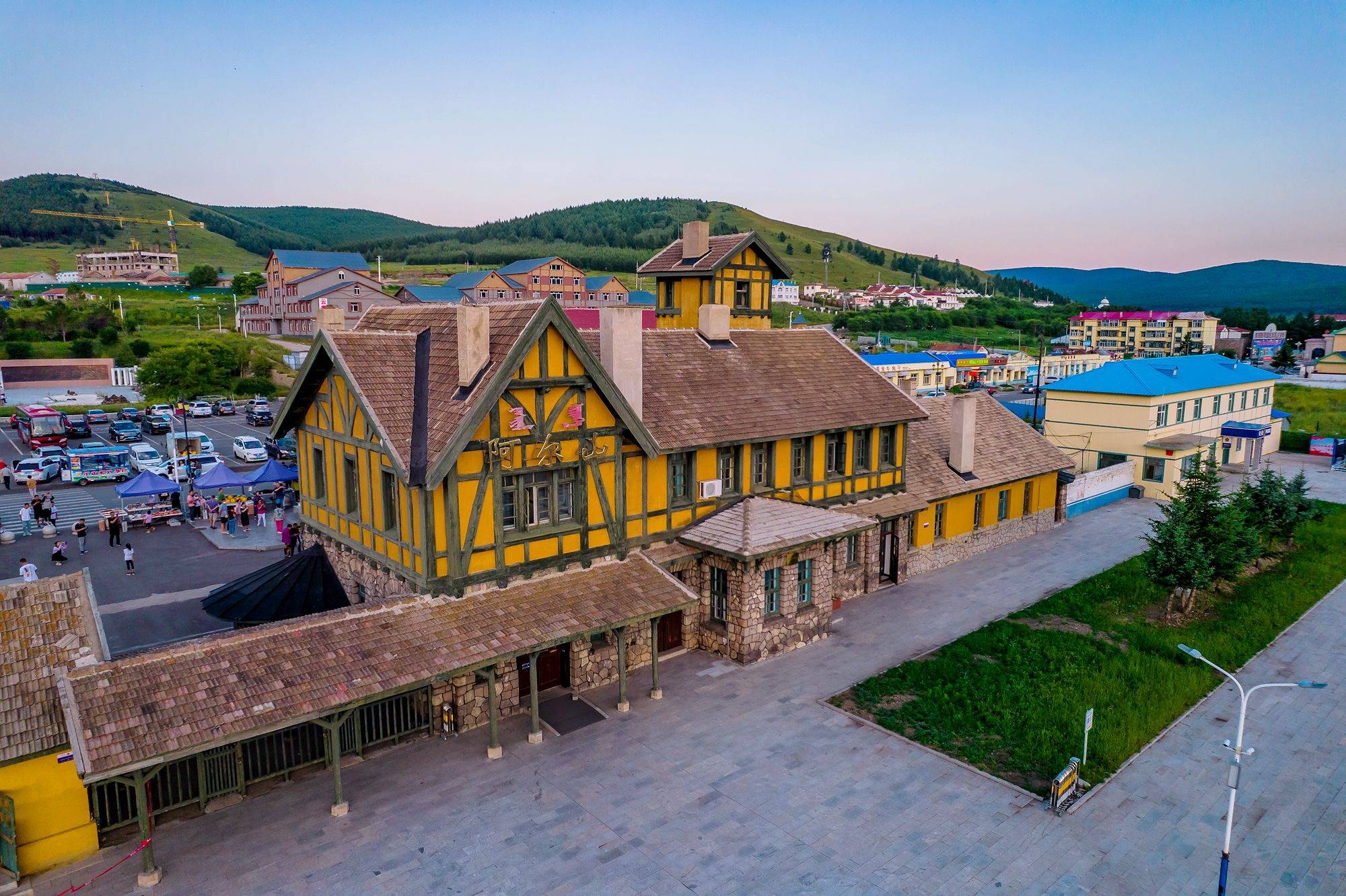 阿尔山火车站,一座国家级别的文物古迹,是游客喜爱的热门打卡地_小站