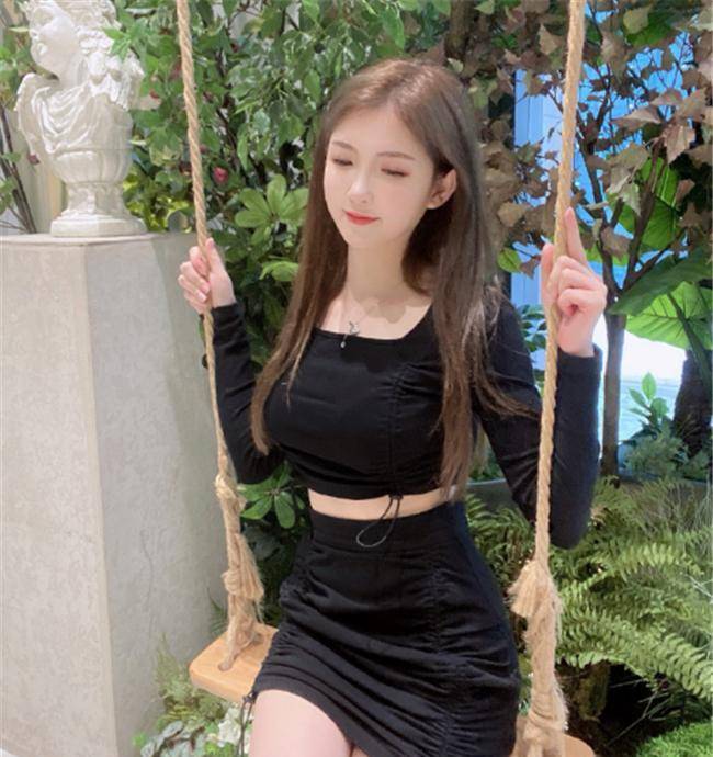 不求人带女友出席星盛典,汤圆非要挑战5cm短裙,奶棒腿看酸了_虎牙_连