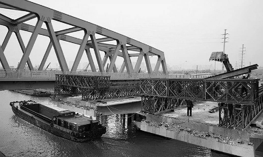 众所周知,位于秦皇岛京山线上的142号大桥,始建于清朝光绪年间.