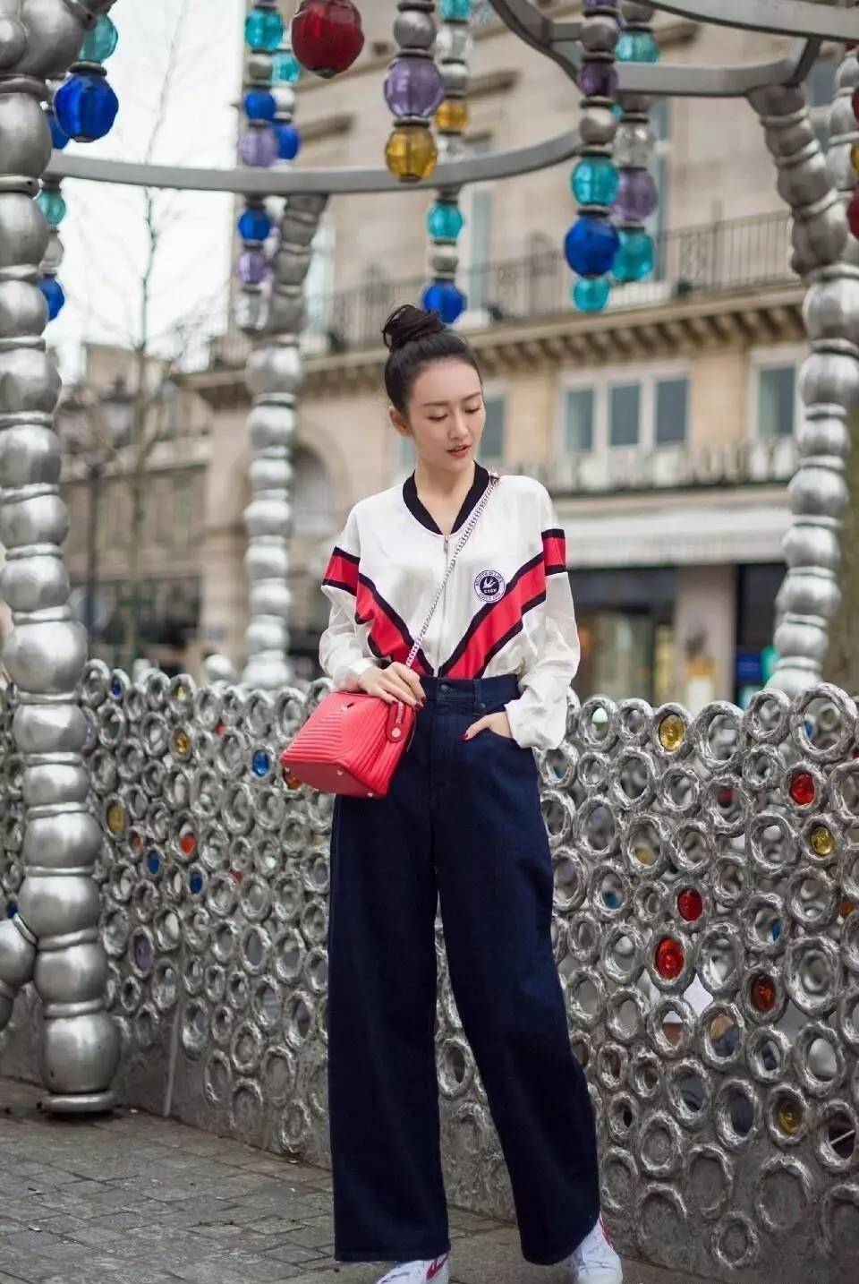 就在最近的新戏中穿了"回力系列",网友们表示好看,并纷纷购入同款