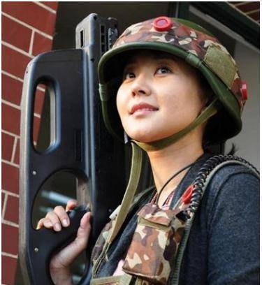 15岁那年,方琼一句"埋怨",次日父亲家中身亡,成了她一生的痛_地方电视