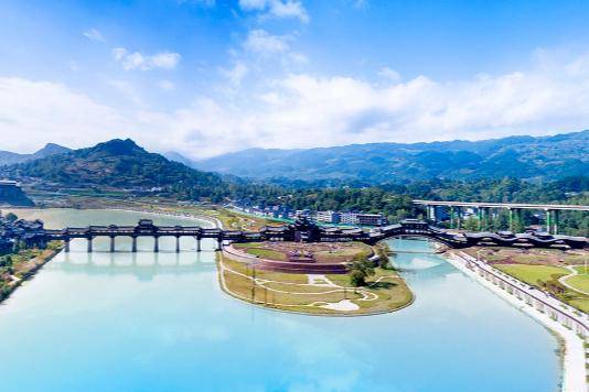 水运码头，土家吊脚楼！贵州一古镇，位于阿蓬江畔，已有千年历史