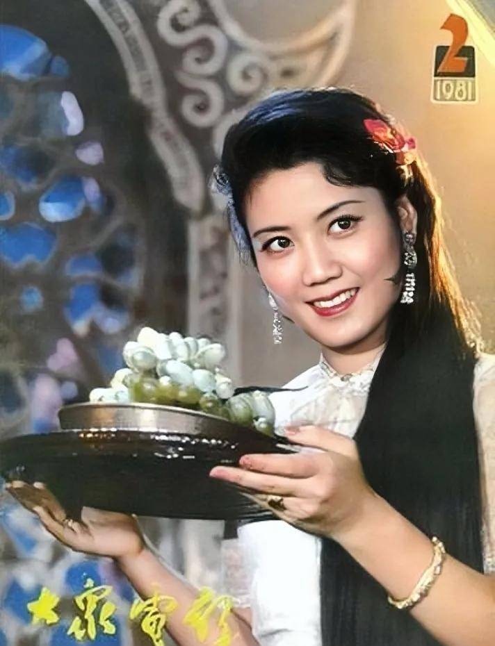 林芳兵上《大众电影》封面次数也是三次(含合影).