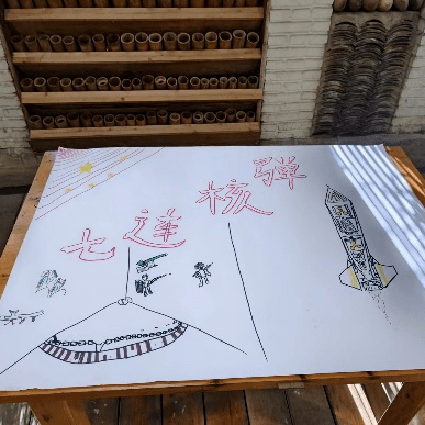 小朋友们已经提前到达了大卉堂,为结营仪式上表演的节目做好准备,家长