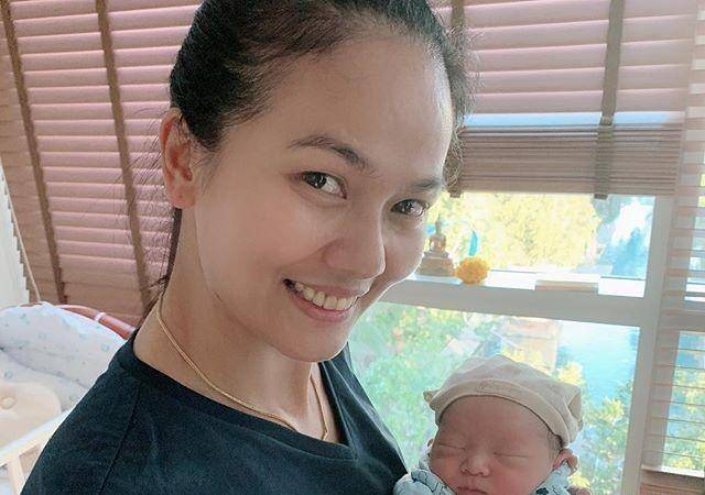 41岁冯坤晒1岁混血爱子!