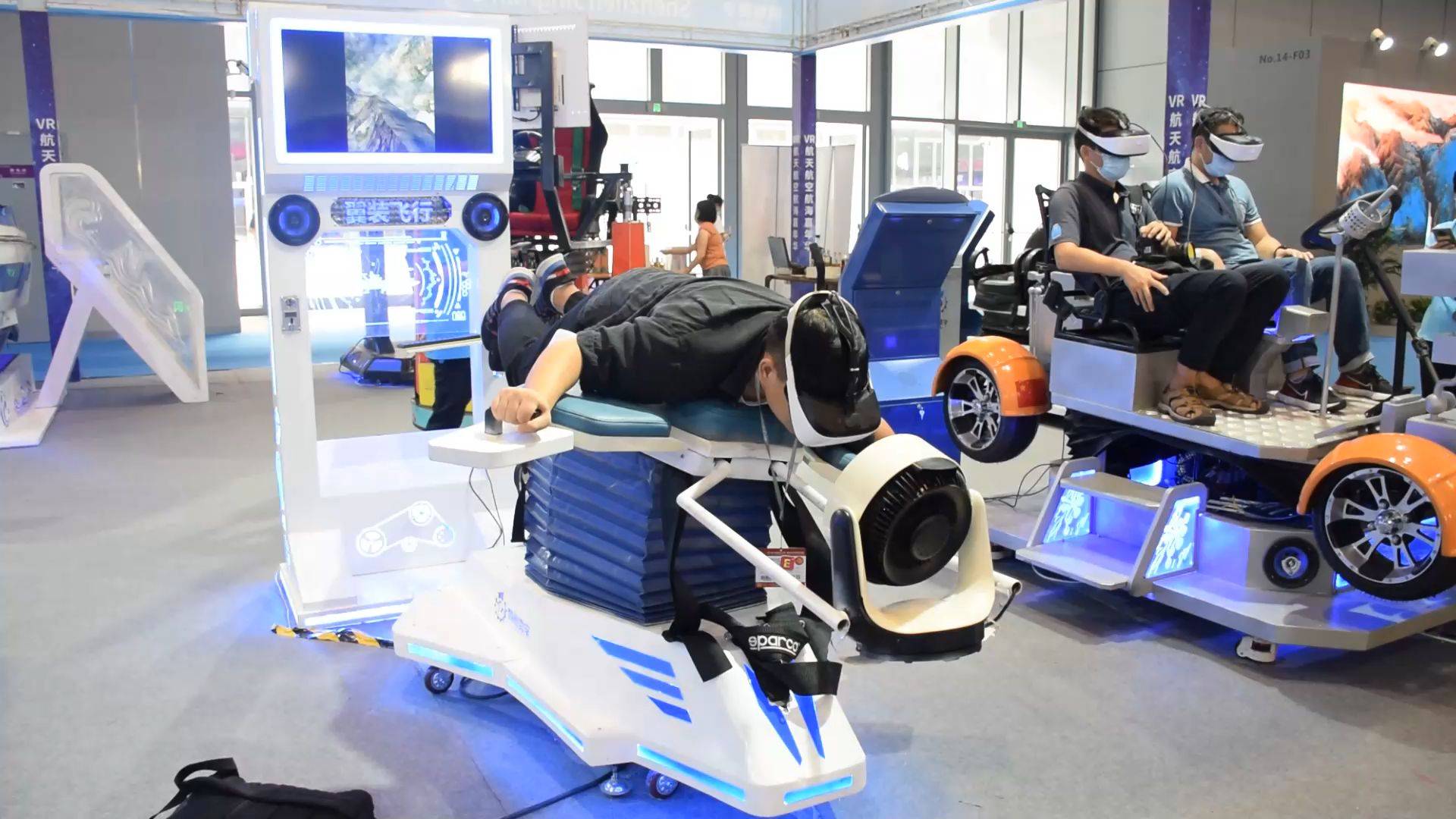 深圳文博会vr翼装飞行vr飞行模拟器_飞行_模拟器_深圳