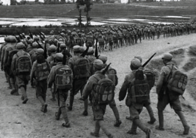 “解放军”1946年，6千名解放军被敌军包围，一地主站出来：我能帮你们突围