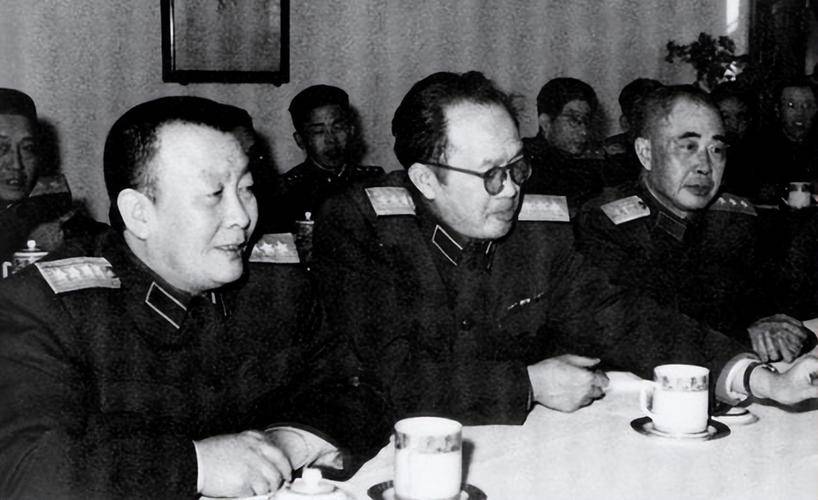 迟浩田官至军委副主席,1955年被授什么军衔?报大尉,为何未过?_俘虏_父亲_战场