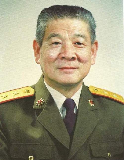 迟浩田官至军委副主席,1955年被授什么军衔?报大尉,为何未过?_俘虏_父亲_战场