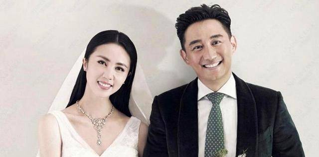 黄磊小6岁老婆疑似怀孕!小腹隆起孕味浓,相恋27年感情融洽