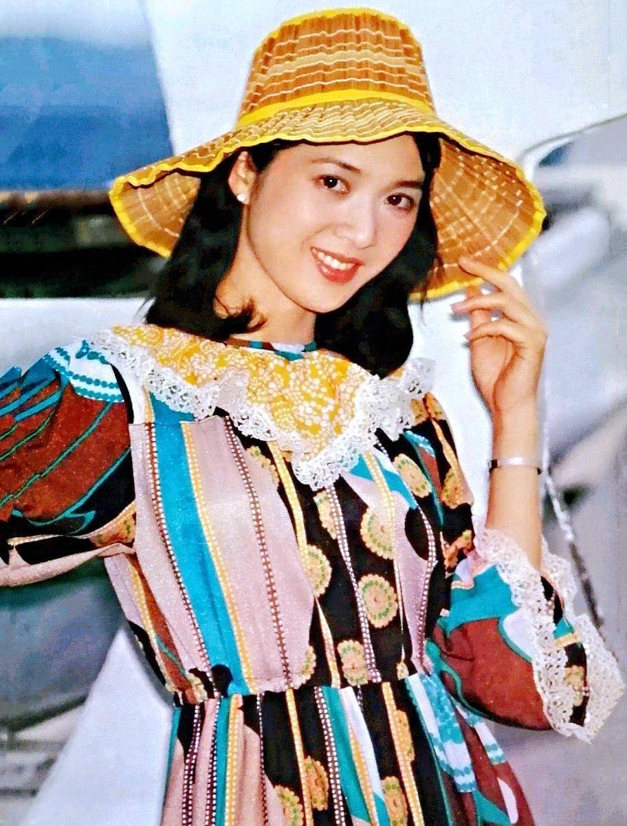 一组80年代女星龚雪青春照曝光,在《多彩的晨光》与张铁林演恋人_电影