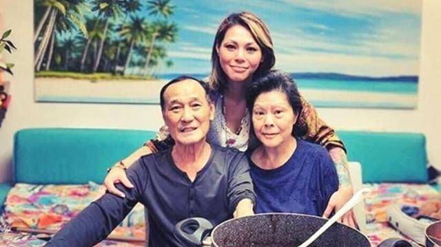 祝贺你,现年77岁的陈惠敏与女友结婚,在一起50年