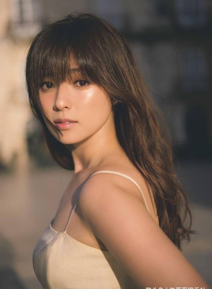 2022国外国民女神榜石原里美仅排十三,因宣布婚讯导致人气下滑?