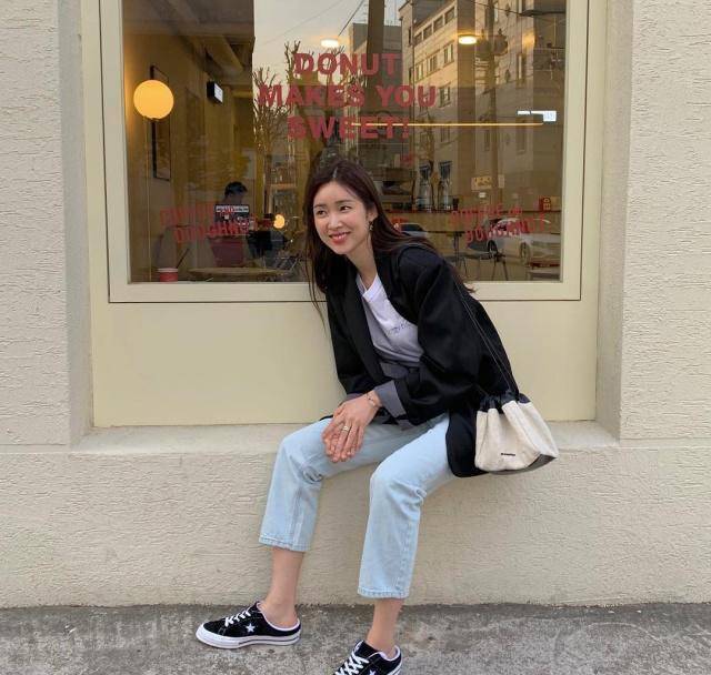 知名度不高,却凭借出众的穿衣品味受到追捧,她就是车婧媛_静媛_春夏