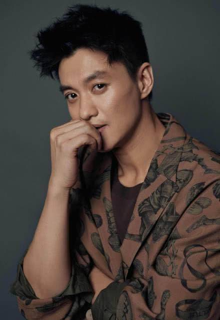 周一围白眼回应被称油腻,姜思达成迷弟,两人因热依扎惺惺相惜_朱丹