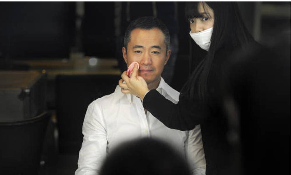 被判刑8个月后,他的事业跌下神坛_邱启明_生活_李菡