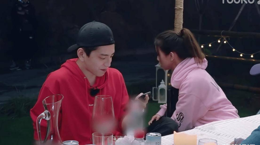 王大陆大冒险给李沁"告白",李沁信以为真,答复引爆全场笑点_关系_电话