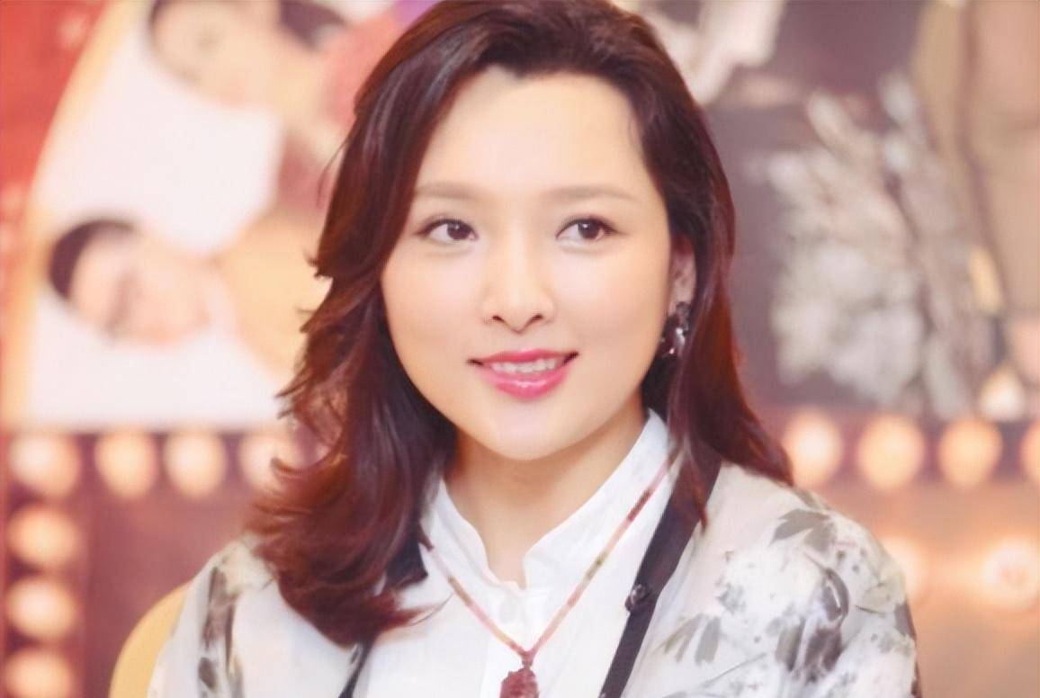 赵本山女徒弟"香秀",整容失败影响演艺事业,已向整容机构索赔_王君平