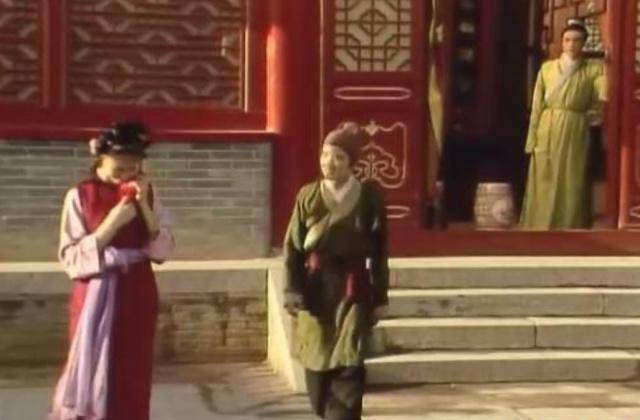 小红和贾芸,是草根相互扶持上进的典型,更是善良的小人物_贾府_丫鬟