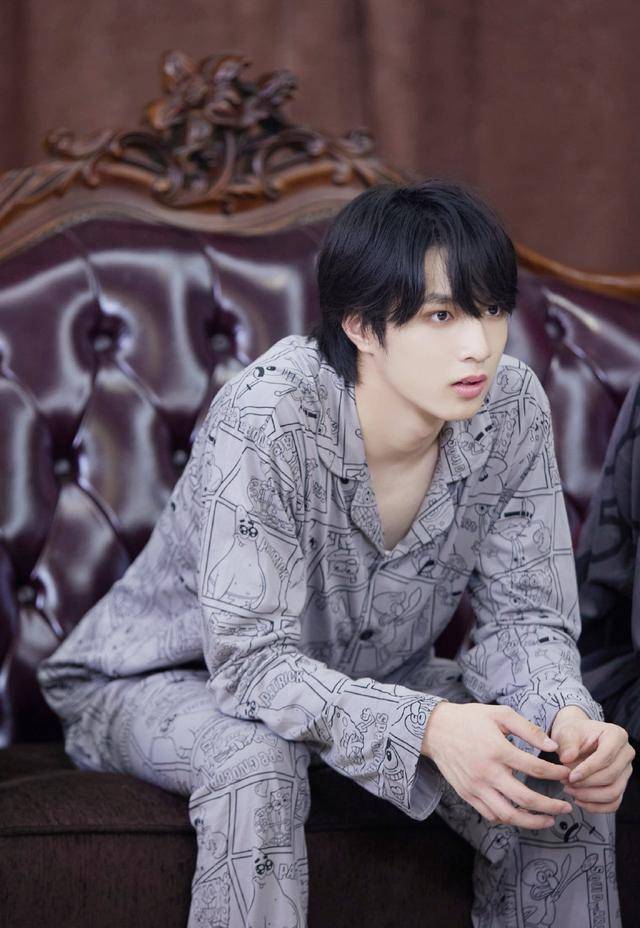 《萌探探探案》刘耀文吃了半盘鱼,宋亚轩看到陶喆的鼓励现场落泪_王子