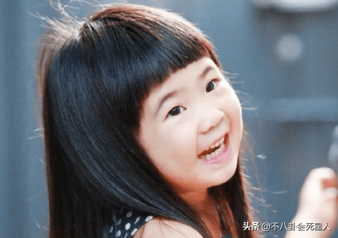 曹格的女儿格蕾丝参加这个项目时才3岁.