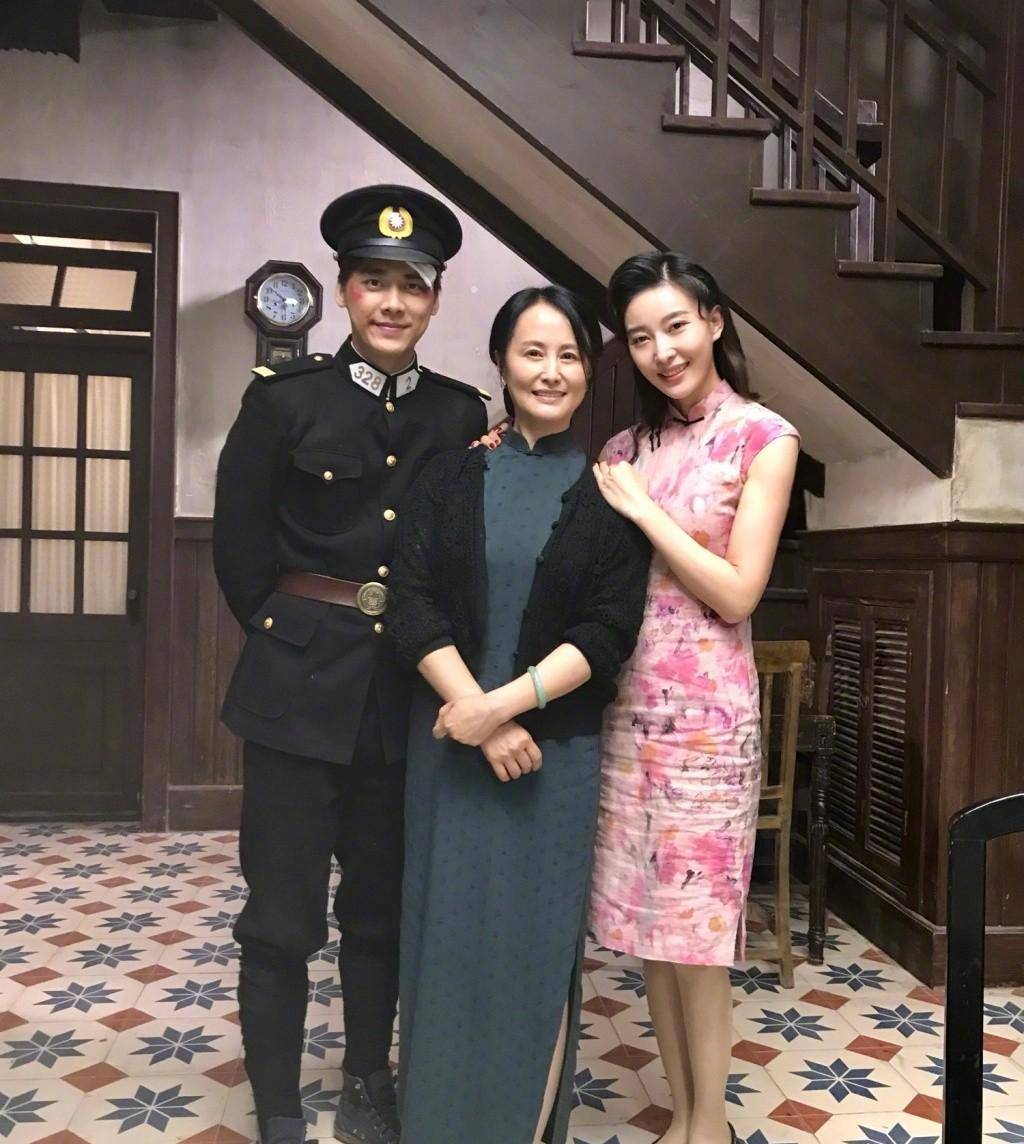 《安家》里被说惨的宁馨,演起了李易峰"姐姐",旗袍装又美又飒_周知