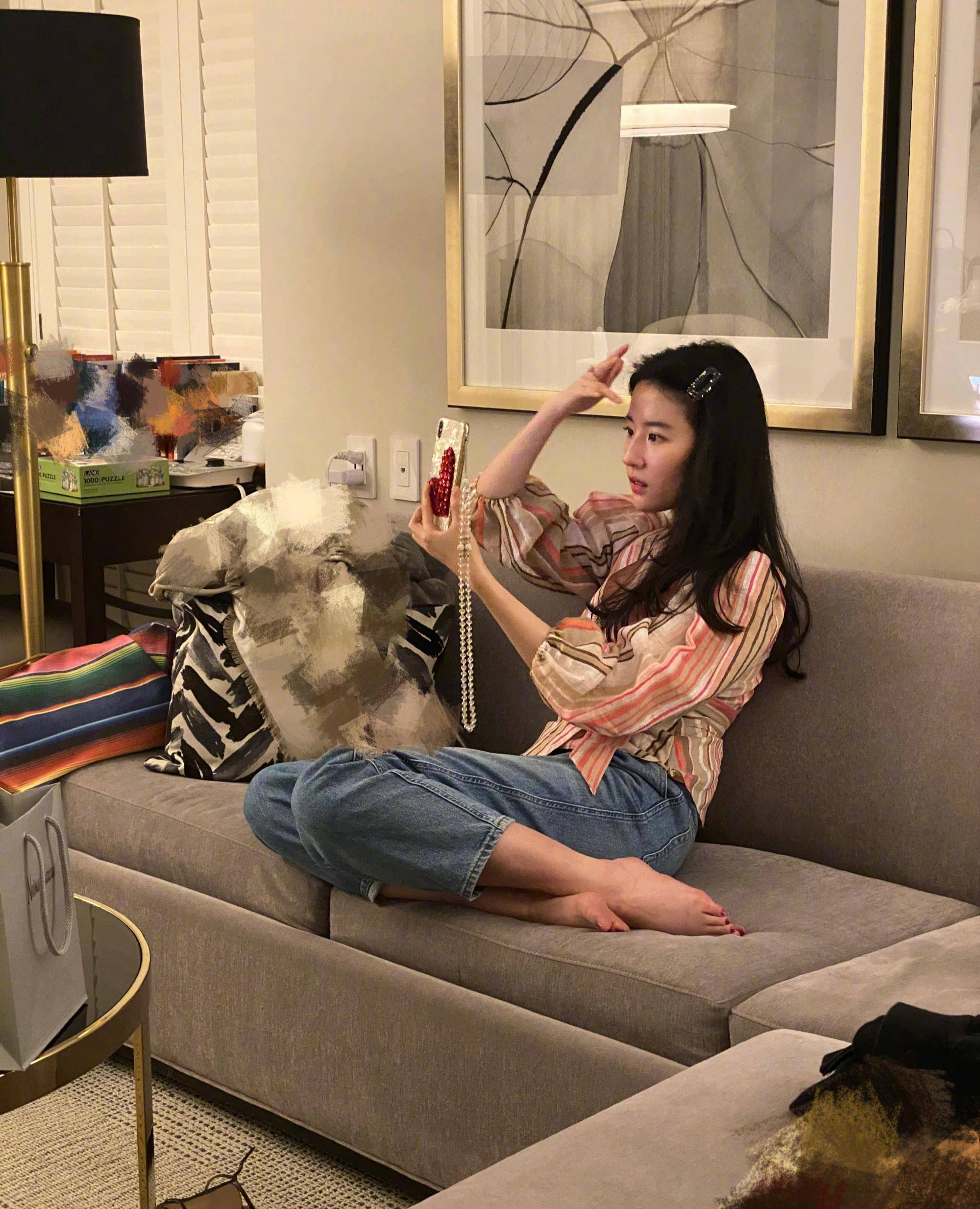 神仙姐姐"刘亦菲"豪宅,总面积比足球场还大,后院壮观到没朋友_风格