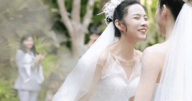 杨丽萍爱徒水月的婚礼，惊艳岁月的不是性别，是爱你的心