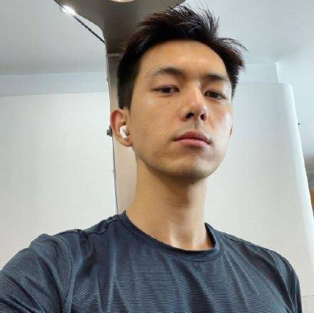 杨洋我素颜好看,王一博我素颜也好看,丁程鑫心动了_张艺兴_李现_化妆