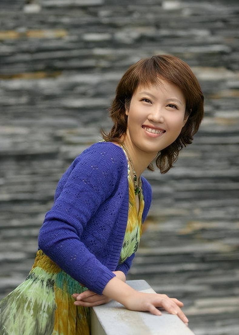 任良韵:连续6年主持安徽卫视春晚,工作25年,44岁成当家花旦_认可_因为