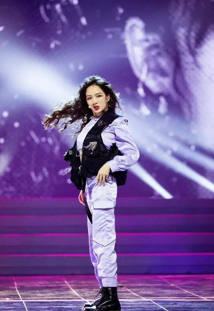 乘风破浪的姐姐孟佳,我真的上台了 又美又飒的姐姐值得被看见_首尔
