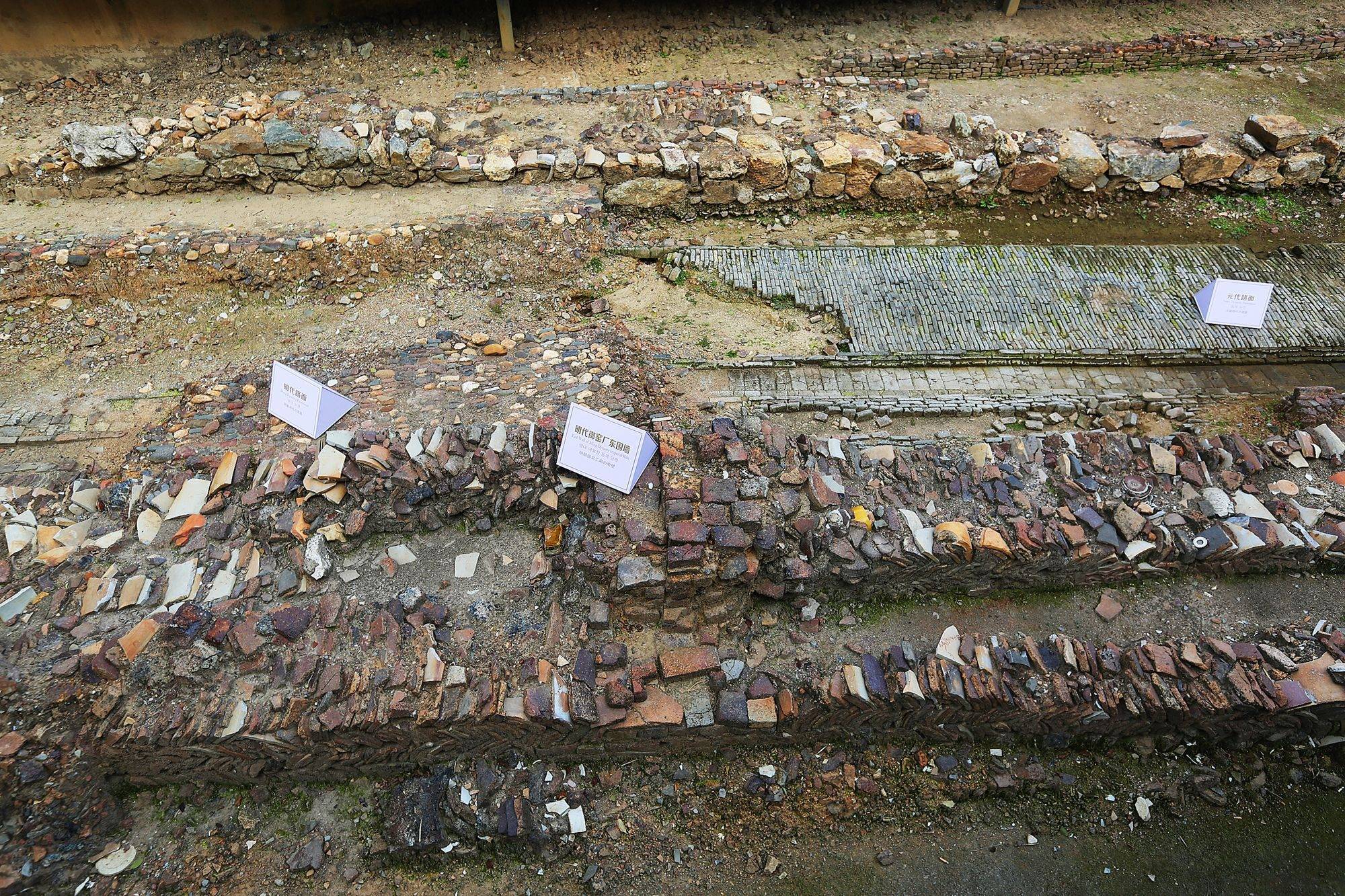 景德镇御窑厂国家考古遗迹公园,历史悠久,这里的瓷片充满了故事_遗址