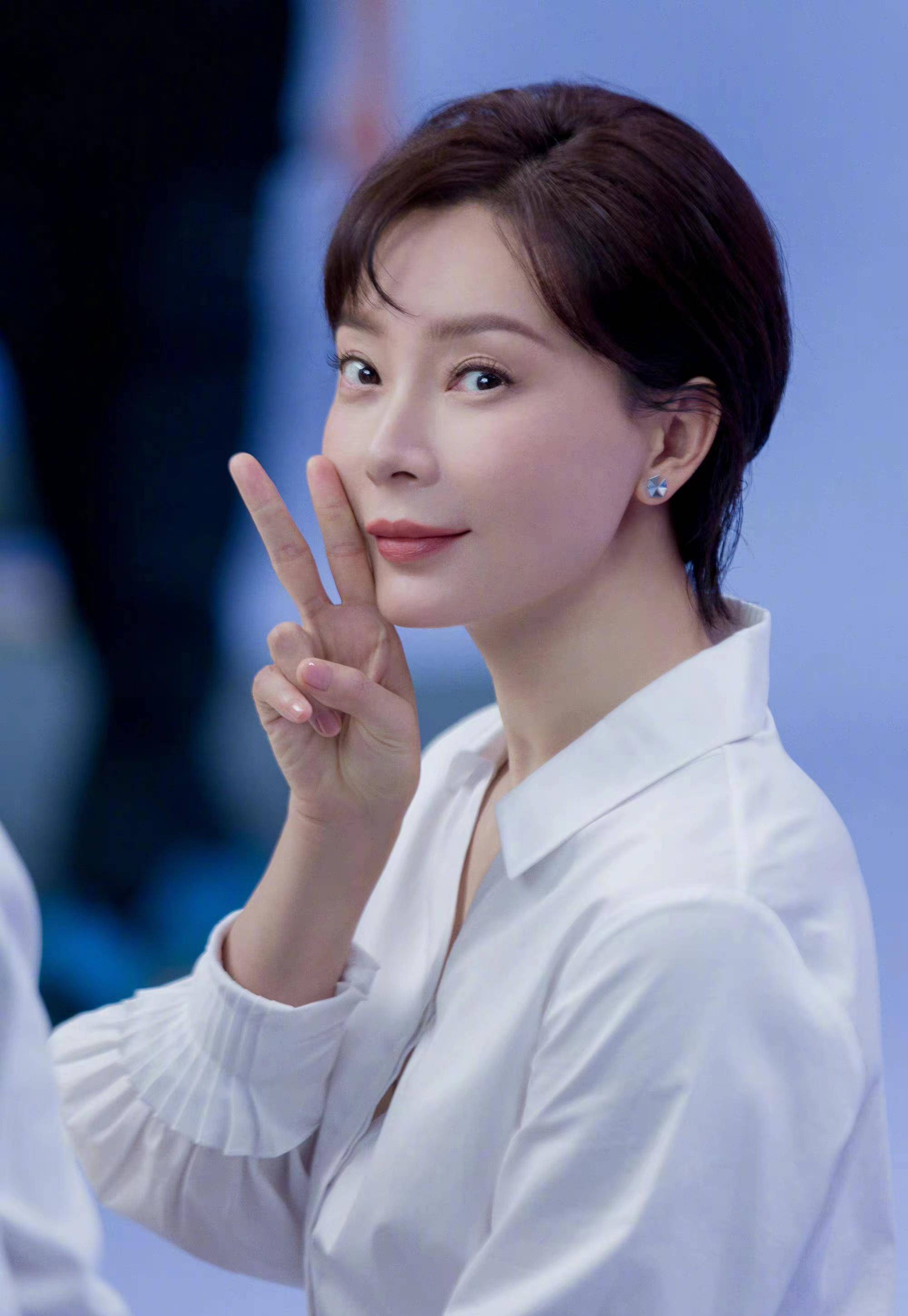 陈数属于高个子女性,有着168厘米完美的女神身高,不少人都羡慕吧.