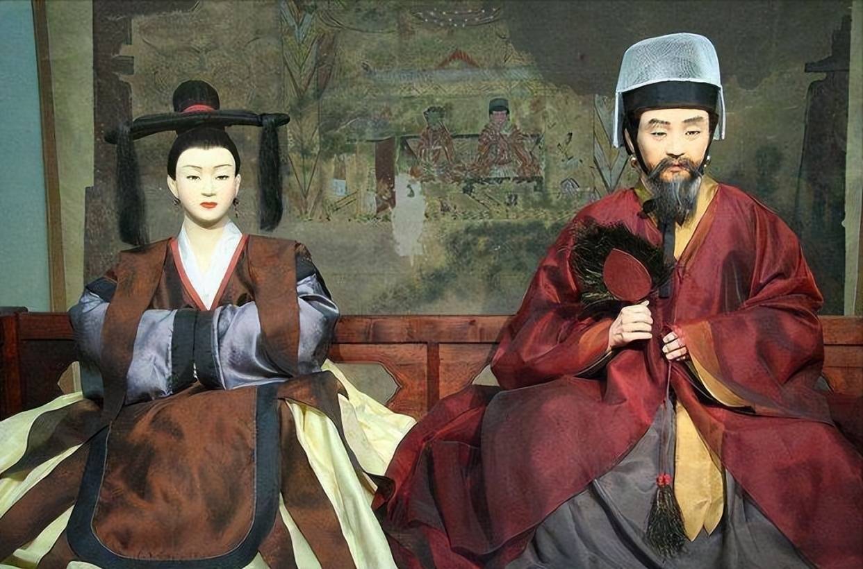 韩国人发明新罗韩服 虚构两千年历史 却全盘抄袭唐宋汉服