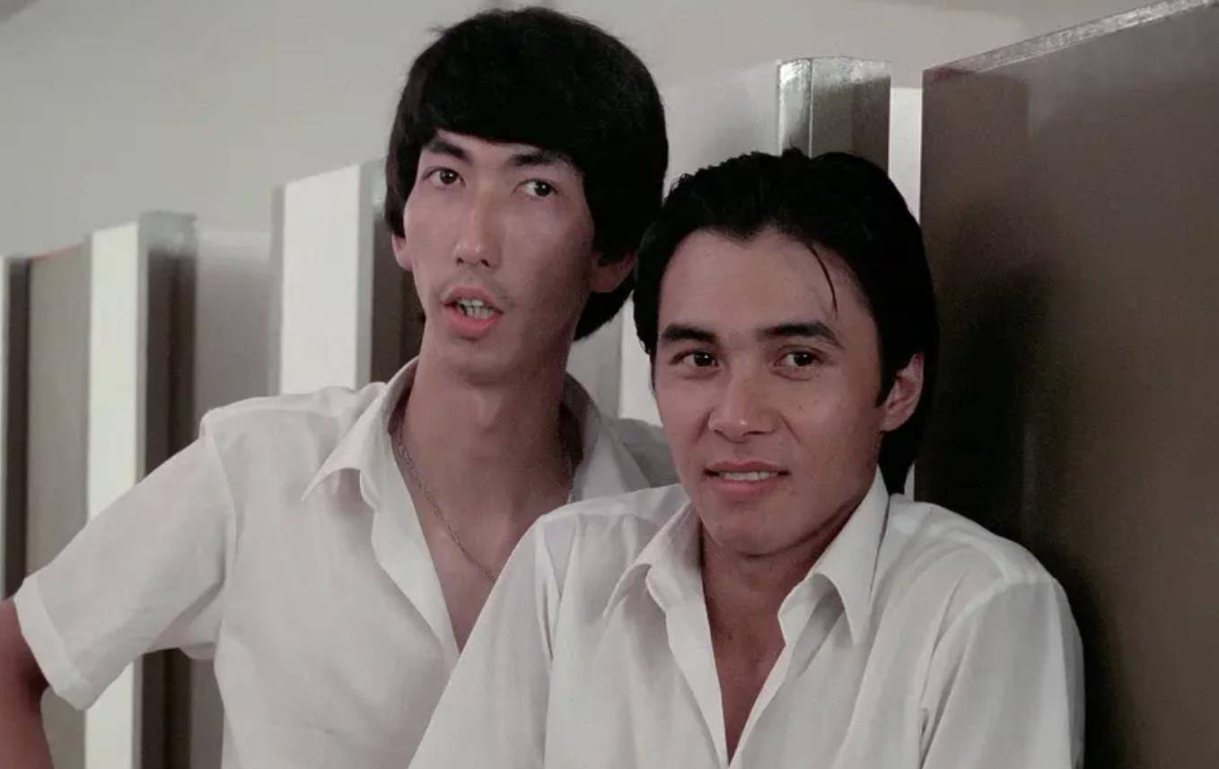 车保罗因为长相十分喜剧和怪趣,而且身高达到了1米9,被星探发掘,当起