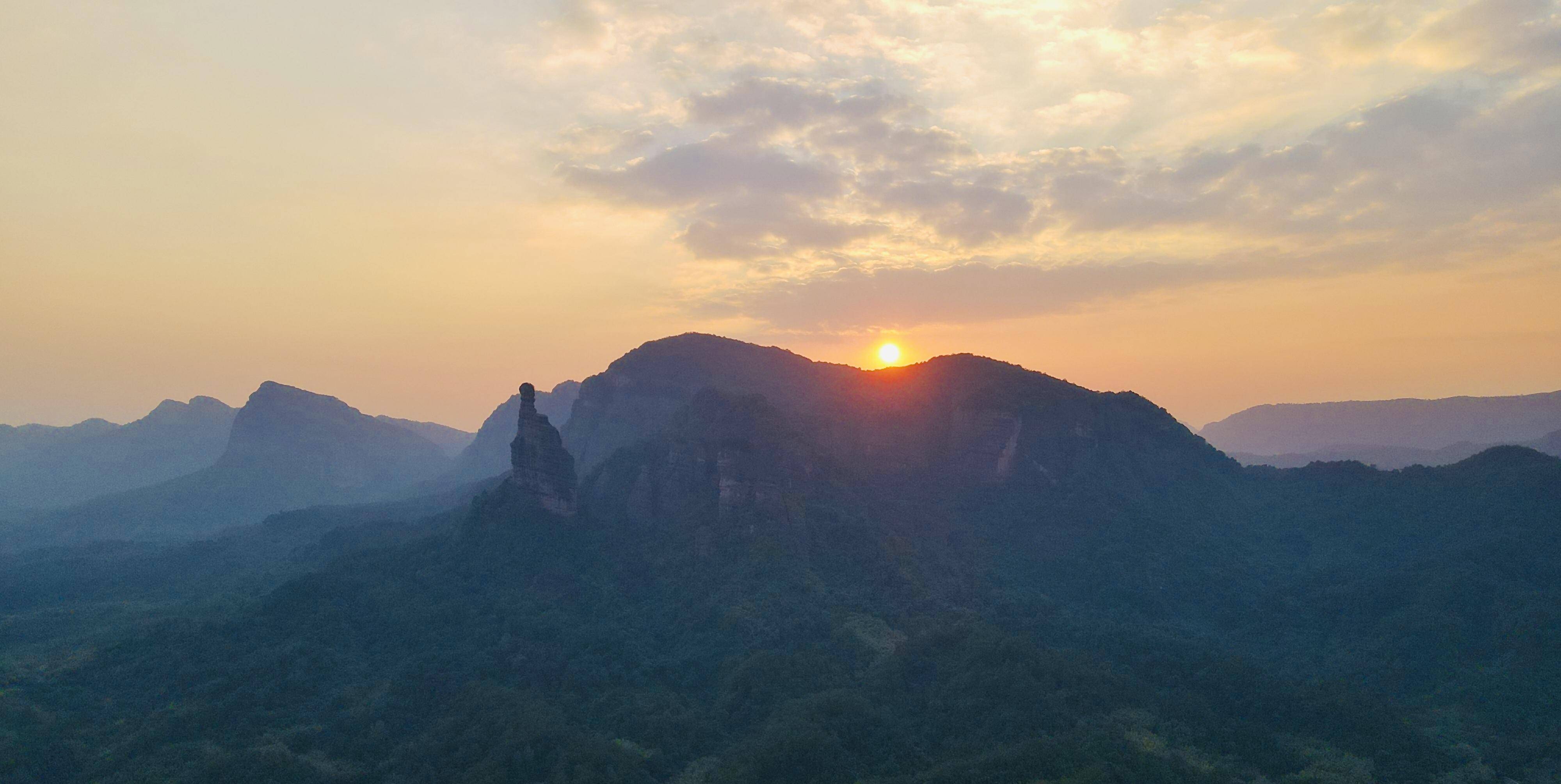 丹霞山巴寨景区图片图片