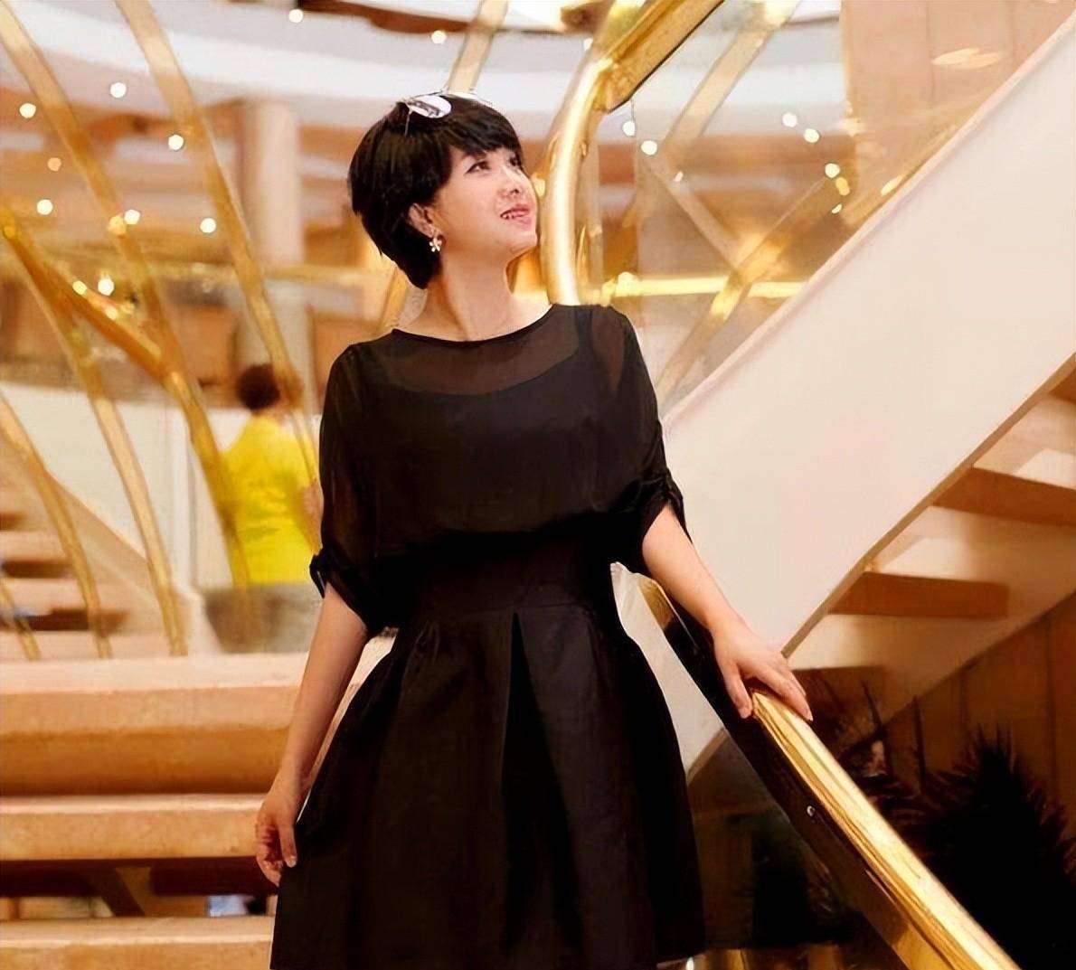 重庆著名主持人吴洁:曾和王迅搭戏,44岁去世,李佳明深情追忆_广大观众