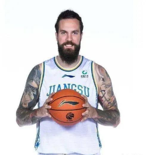 而另一名外援人选威尔森·钱德勒是广厦队老朋友了,在2011-2012赛季