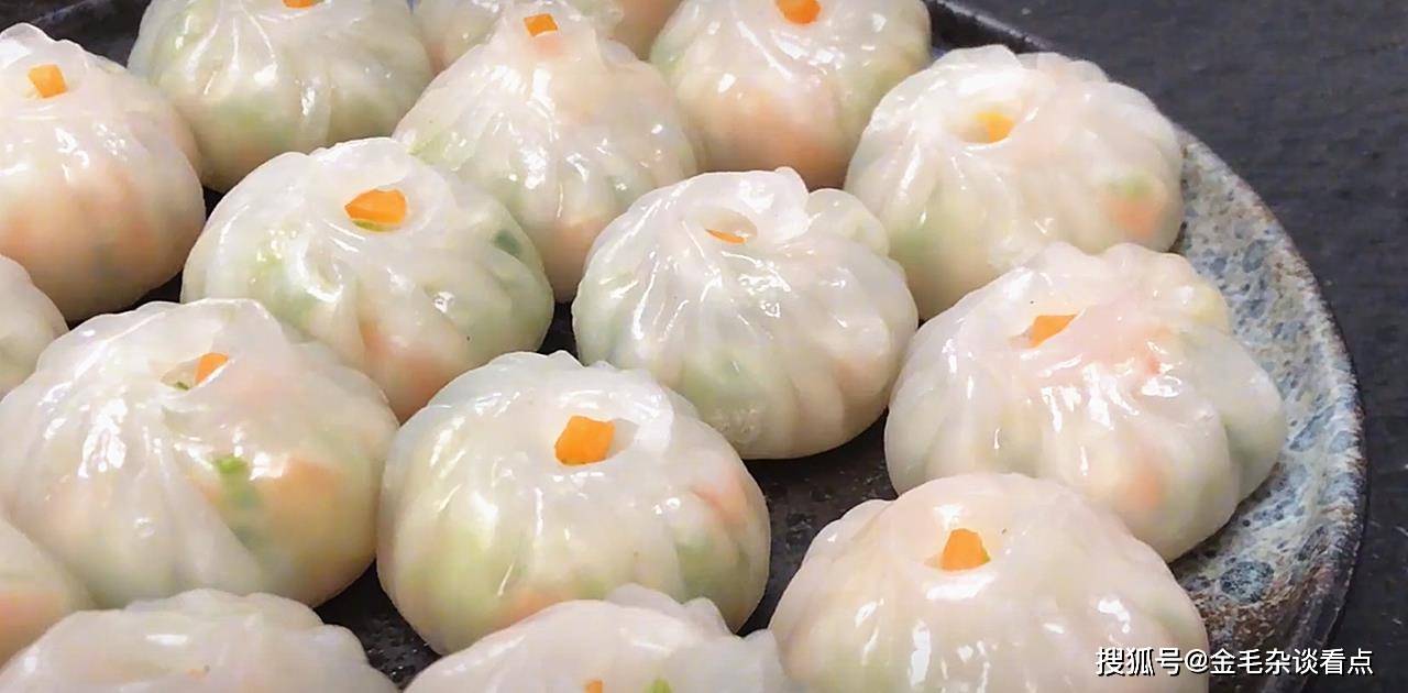 一碗淀粉加开水,教你做出晶莹剔透的水晶包子,皮薄馅大,太好吃了_馅料