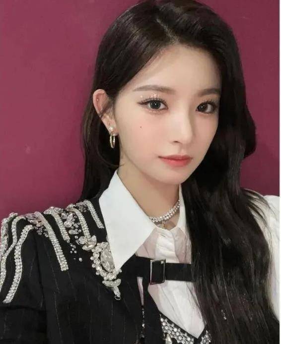 "坚守底线"王怡人:出道便提名最佳新人,后因拒绝下跪引韩粉愤怒_中国