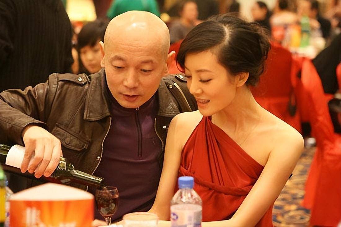 葛优与车晓剧照2010年,韩国女粉丝留学归国后,给葛优写了几封信,想见