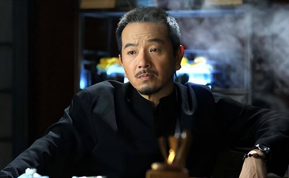 2007年,在热播剧《奋斗》中饰演佟大为的父亲徐志森,被更多年轻的观众