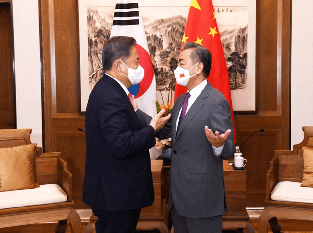 尹锡悦就半岛问题喊话中国后，韩媒问王毅外长会否访韩，中方回应