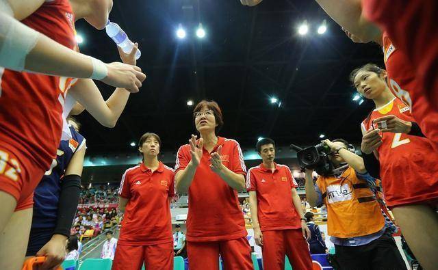 郎平追忆打球岁月,奥运夺冠奖金才7000,感慨现在的球员真幸福_中国