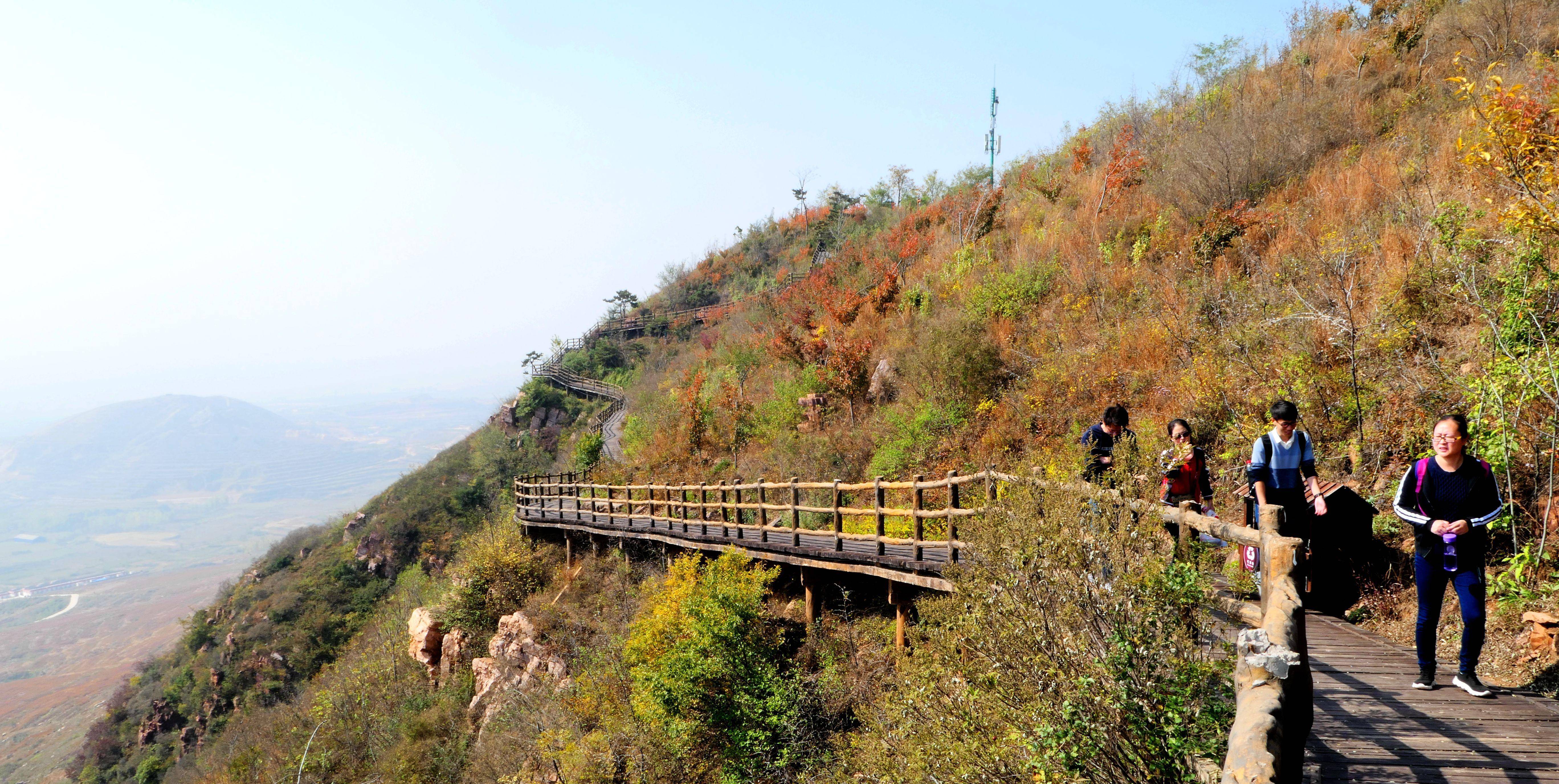 洛阳万安山山顶公园图片