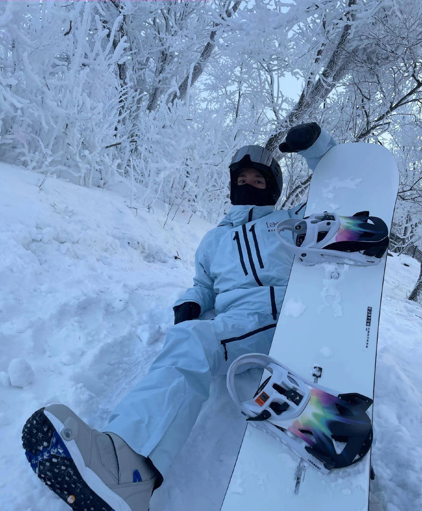 一家三口在滑雪场过圣诞节,铁锅烧大鹅吃起来好暖和_网友_pgone_雪地