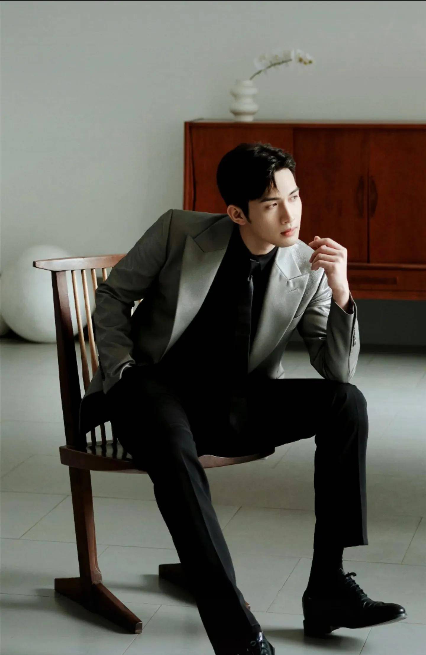 张彬彬1993年183cm摩羯座 太帅了_黑色_西装_外套