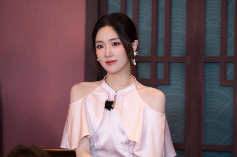 《幸福到万家》张凯丽女儿出圈后,14岁刘莳被赞,颜值不输翁虹_张可