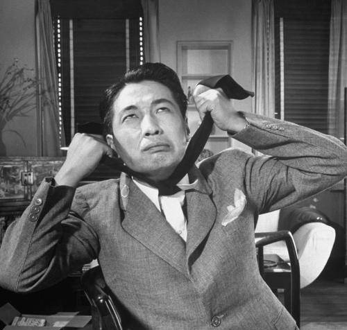 "话剧皇帝"石挥:跟周璇没缘分,娶小16岁妻,42岁投江自尽_童葆苓_生活